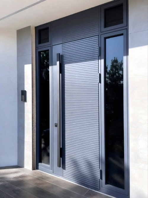 Дверь с боковыми вставками Дверь с боковыми вставками